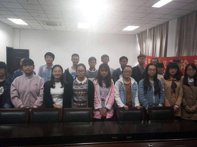 政治公司青马会纪念长征胜利八十周年读书交流会活动成功举办2.gif