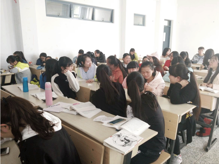青马会“走进十八大,心系国与家”时政研讨会特色活动成功举办.gif