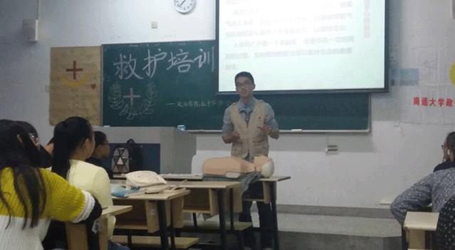 政治公司“救护知识培训”成功举办.gif